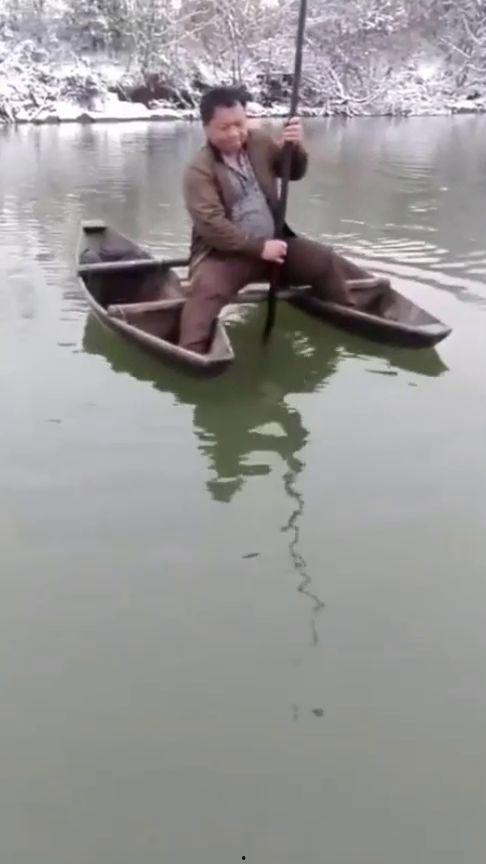 吃瓜脚踏几条船