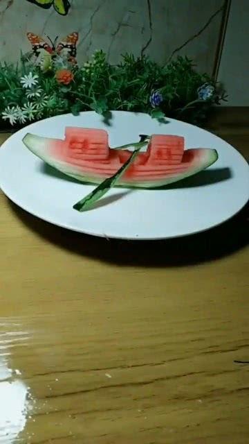 吃瓜脚踏几条船