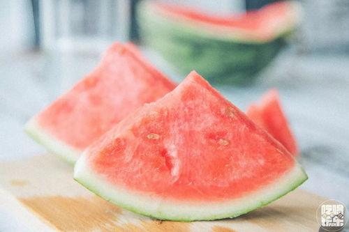 长沙民政吃瓜跳舞,吃瓜群众围观校园新风尚