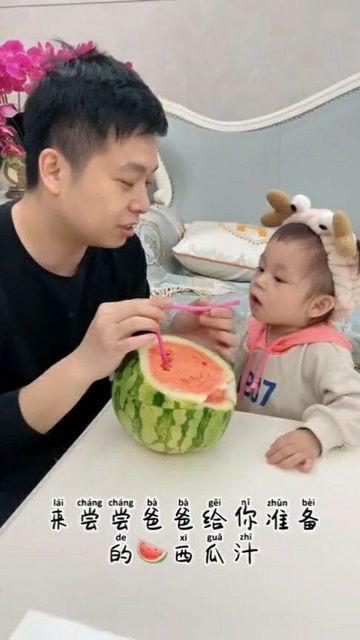 小孩童年吃瓜,那些年我们一起吃过的瓜