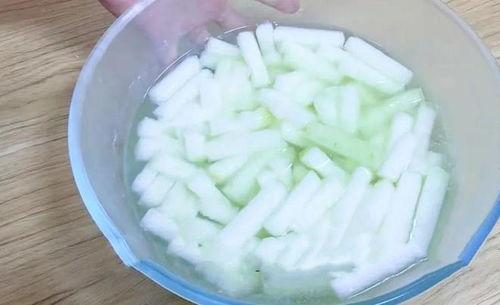 清水镇吃瓜照片,夏日田园风光尽收眼底