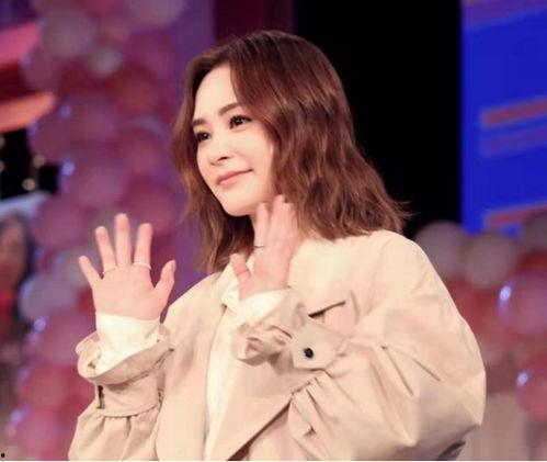 女明星搞笑吃瓜