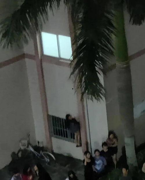 群众努力吃瓜视频,群众吃瓜视频展现欢乐时光  第2张