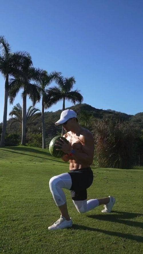 吃瓜练手臂,吃瓜也能练手臂？揭秘瓜果健身新潮流  第2张