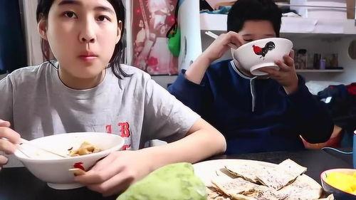 广河吃瓜姐弟  第3张